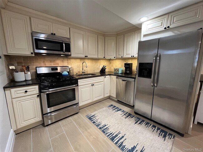 Building Photo - 120 Mitchell Ave