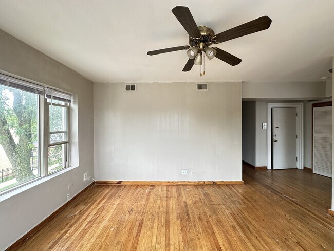 Building Photo - 6710 S Claremont Ave