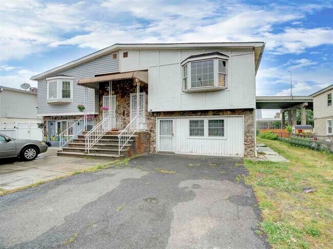 Building Photo - 14 Chopin Ct