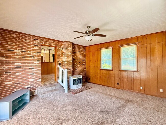 Building Photo - 2863 Low Ground Rd