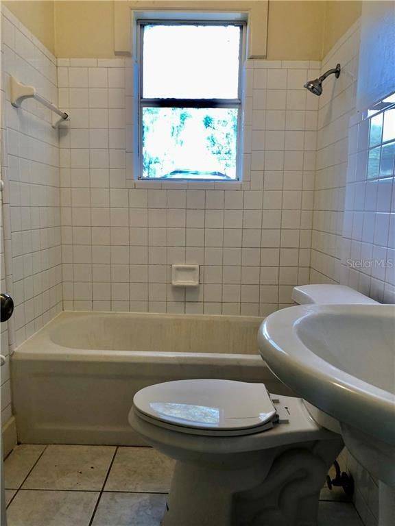 Building Photo - 821 Newton Ave S