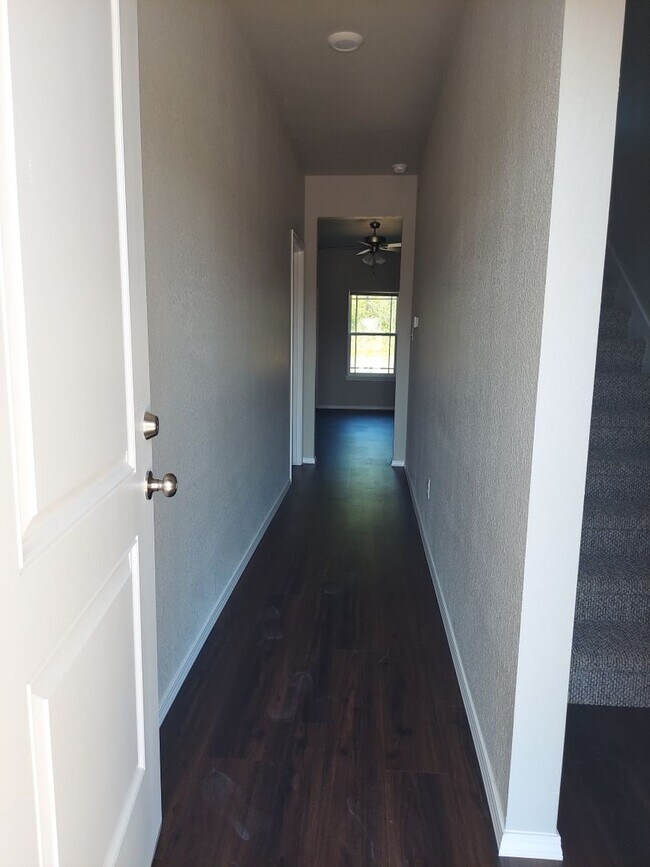 Building Photo - Beautiful 3 Bedroom Townhome in Alma!! *Move in Special*