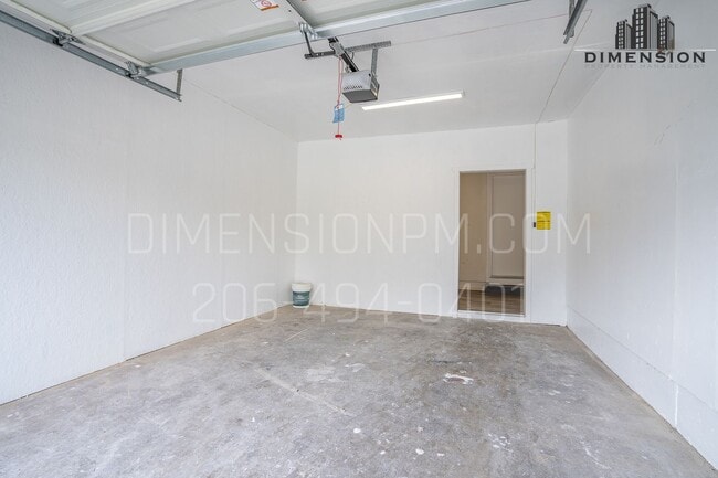Building Photo - Modern & Updated 2-Bedroom, 1-Bath Duplex ...