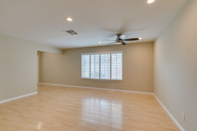 Building Photo - Beautiful Summerlin Home – 3 Bed, 2.5 Bath...
