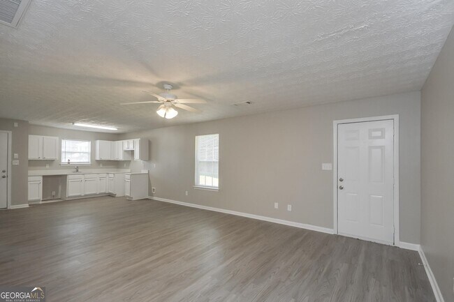 Building Photo - 541 Dove Way