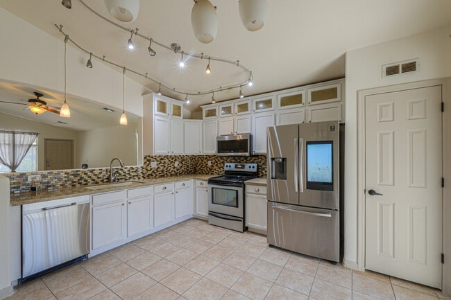 Building Photo - 43749 W Magnolia Rd