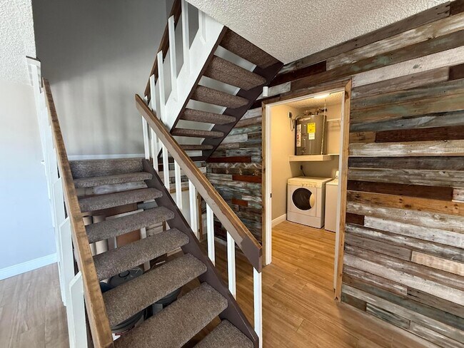 Building Photo - 717 W Ocean Ave