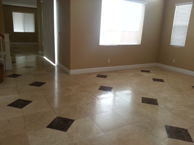 Building Photo - Lovely 5 bedroom Antioch Home