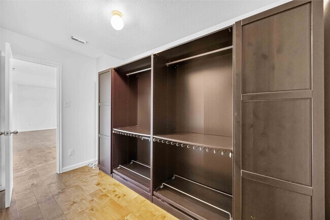 Building Photo - 14123 Autumn Ridge Trail Dr