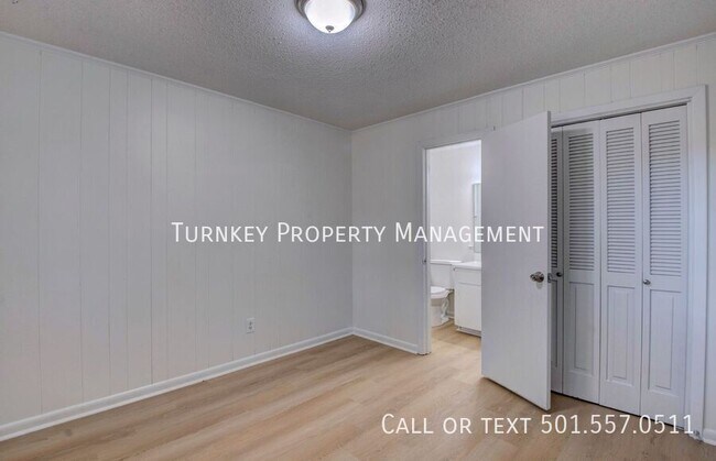 Building Photo - 2511 Montreal Dr