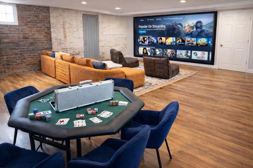 Building Photo - 1501 E 105th St