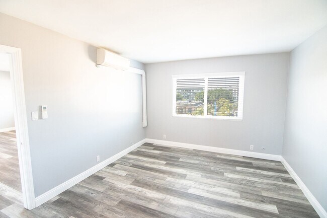 Building Photo - Clean & Spacious 1 Bedroom Apartment with ...