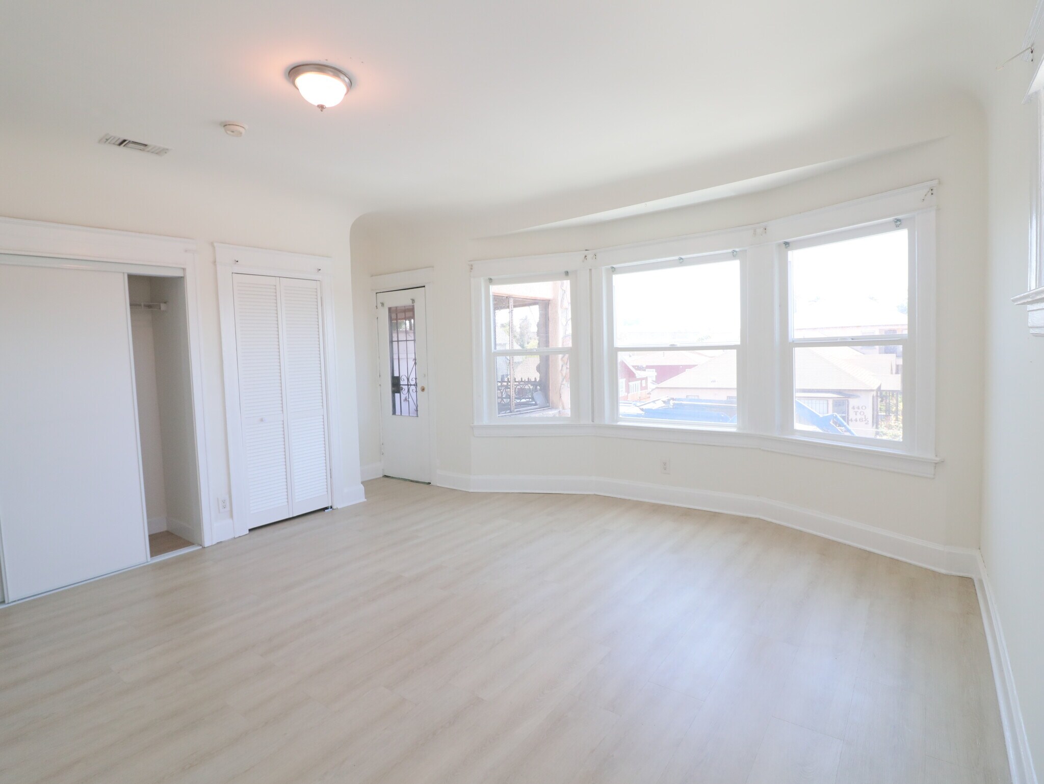 Building Photo - 441 W 79th St