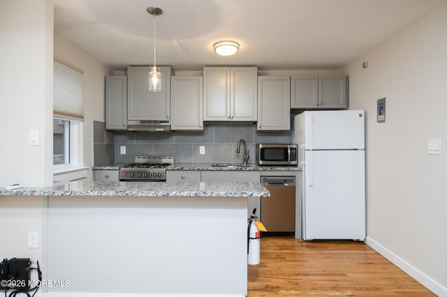 Building Photo - 66 Manor Dr
