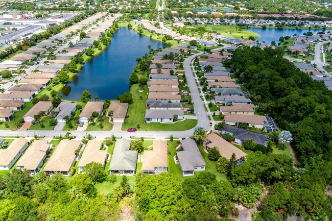 Building Photo - 732 SW Rocky Bayou Terrace