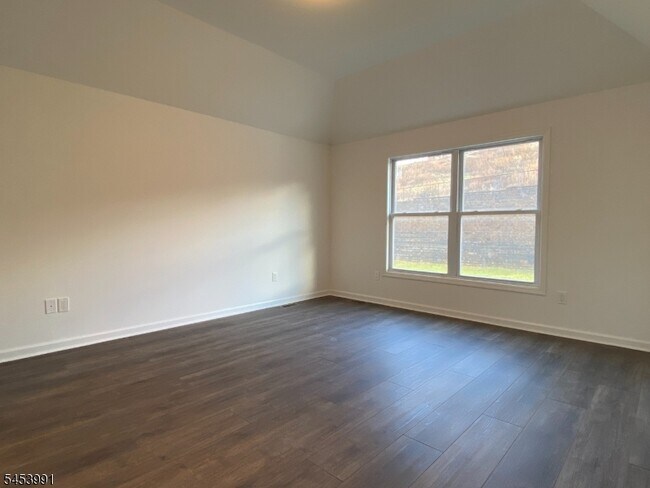 Building Photo - 22 Woodcott Dr