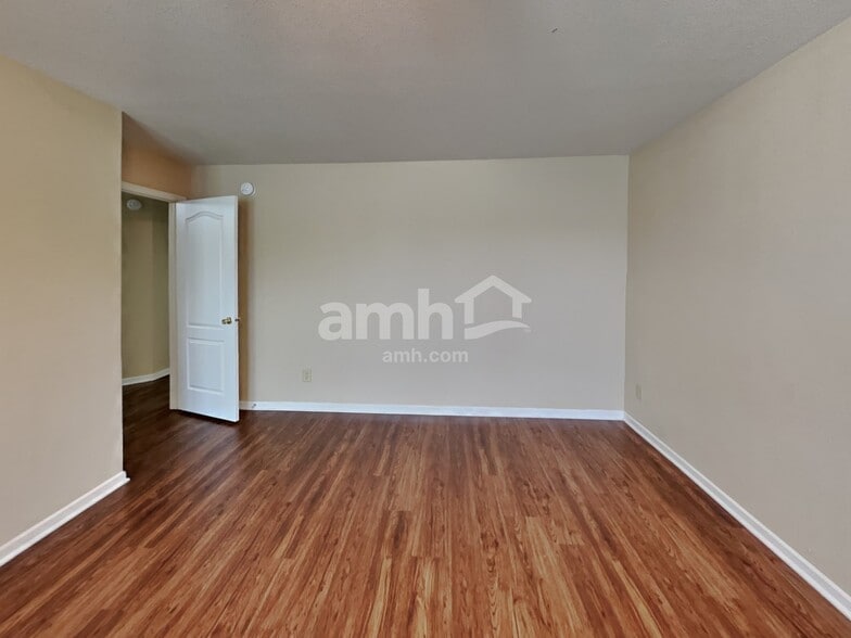 Building Photo - 8465 Wanda Lake Dr