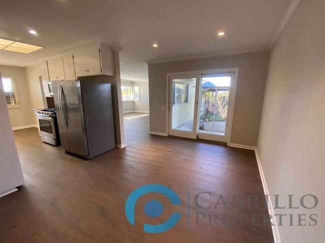 Building Photo - 3076 Governor Dr