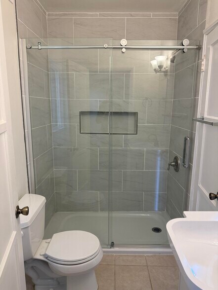 remodeled bathroom - 6820 N Figueroa St