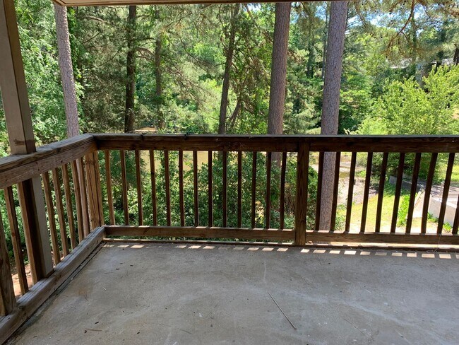 Building Photo - One-month FREE rent! Apply by 3/20/26.