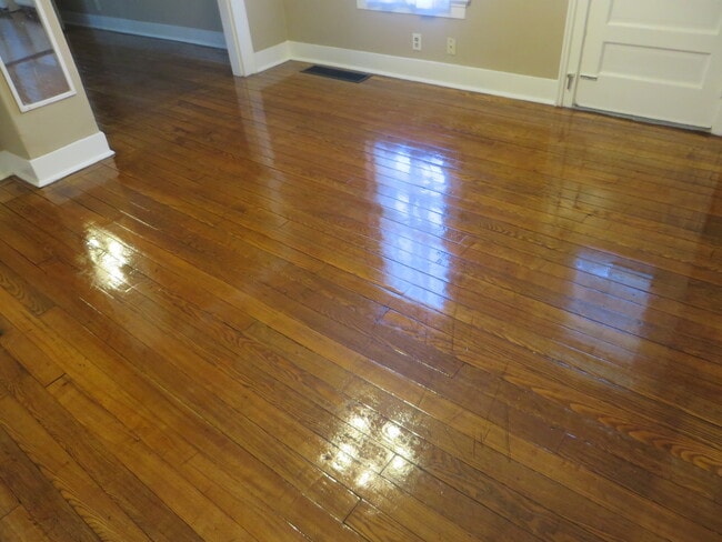 Building Photo - Two Bedroom Home with a bonus room/3rd bedroom in Historic District (Williams-Woodland Historic P...