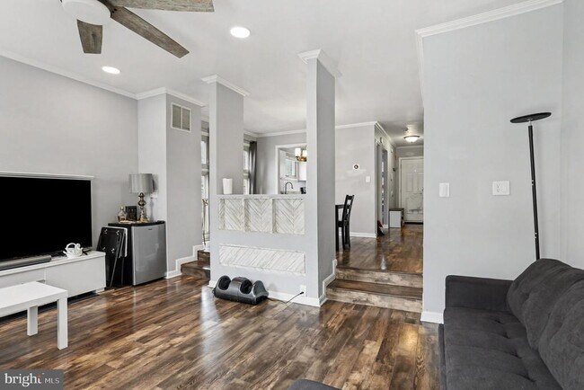 Building Photo - 216 Scott St