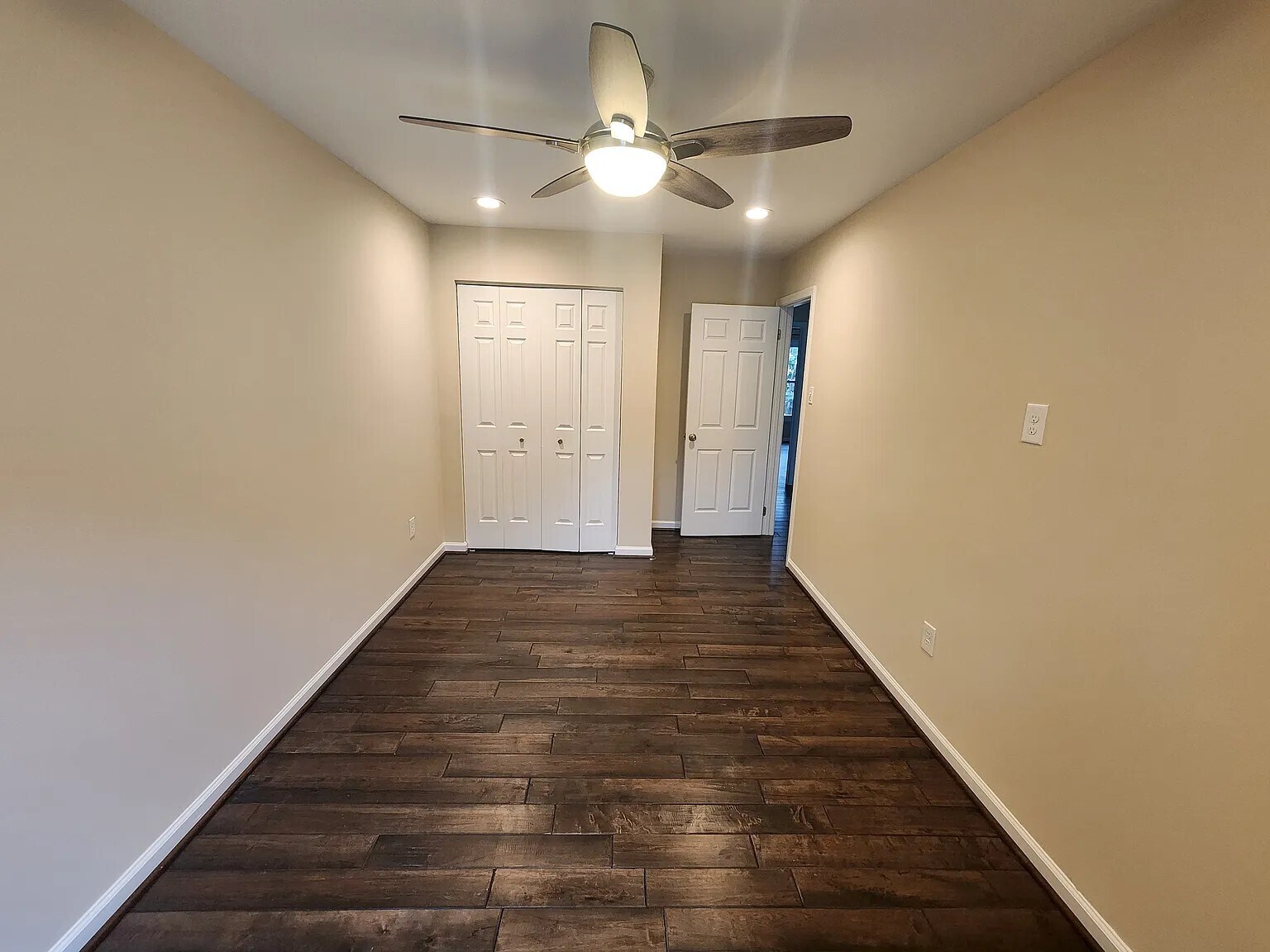 Building Photo - 721 Symphony Woods Dr