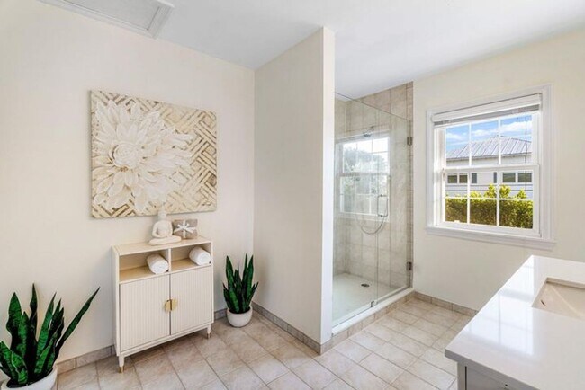 Building Photo - 518 Gardenia Terrace