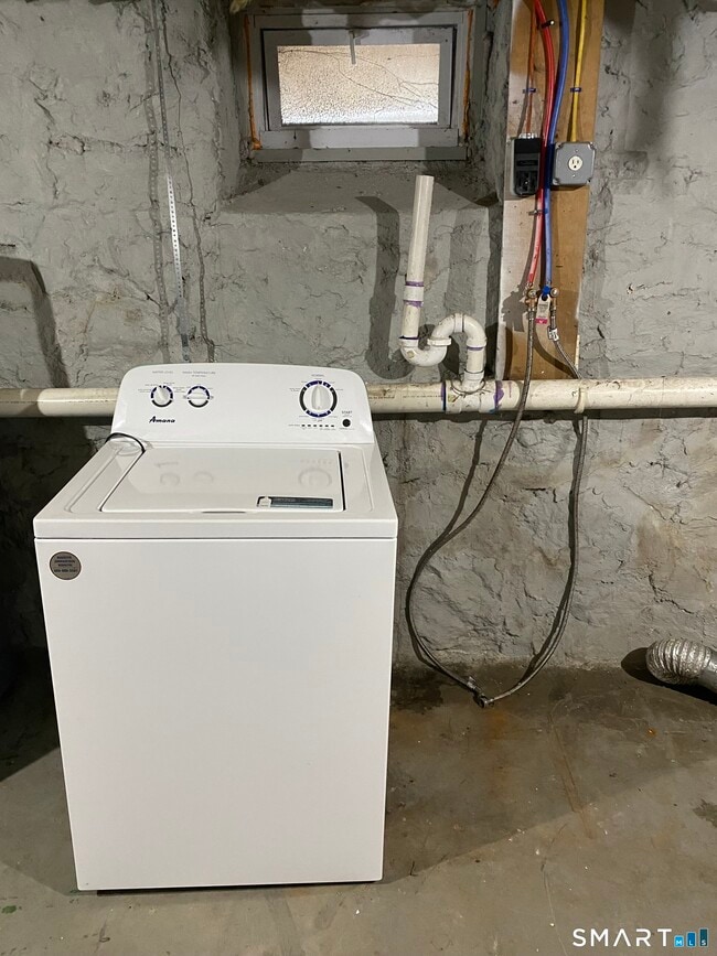 Building Photo - 82 James St