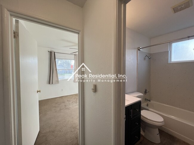 Building Photo - Very Nice 3bd/1ba House with 2 Car Garage