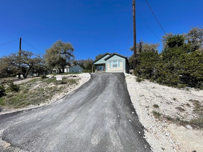 Building Photo - NEW ON MARKET