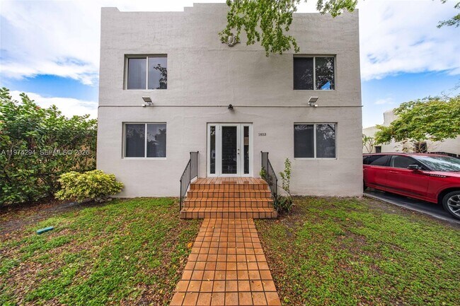 Building Photo - 1853 SW 17th St