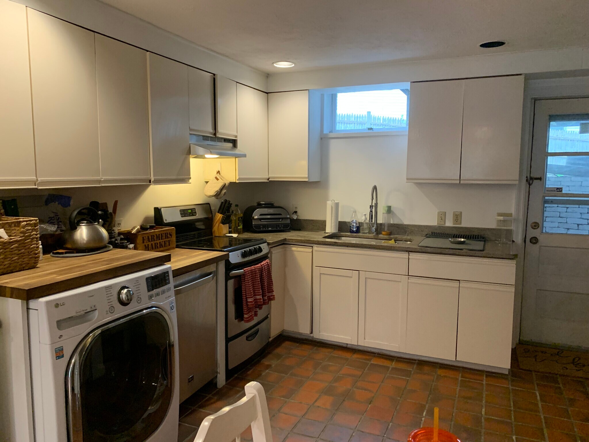 Building Photo - 11 Bridge St