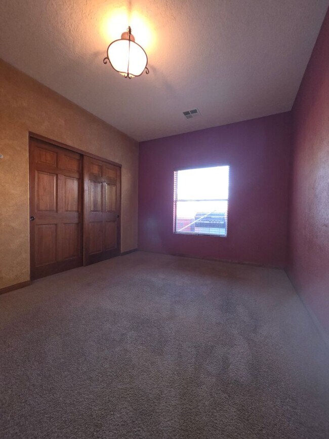 Building Photo - 8152 Eagledancer Ave