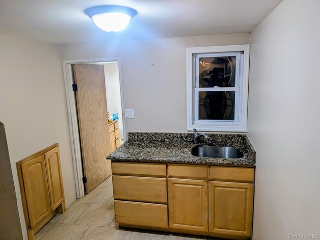 Building Photo - 9 Hollowbrook Pl