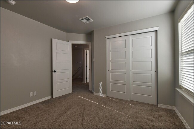 Building Photo - 600 Logwood Ave