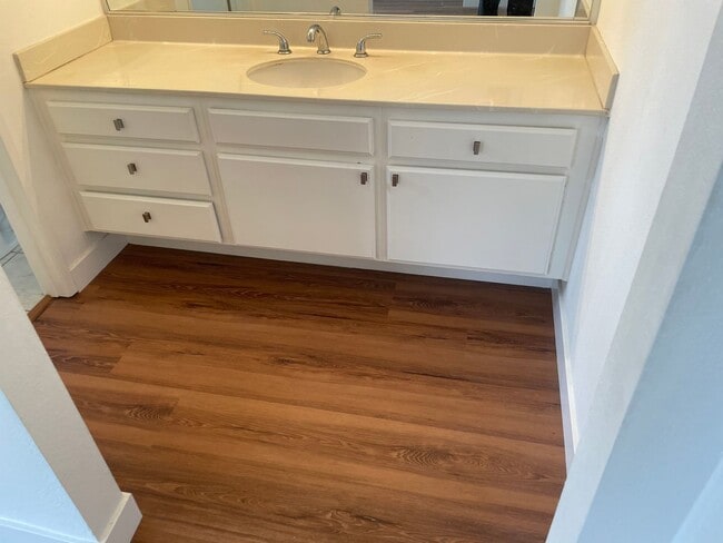 Building Photo - Dual Master Two Bedroom Townhome in Westpa...