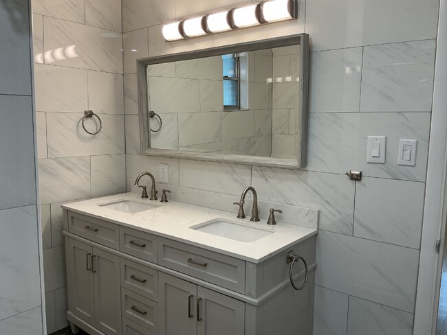 Building Photo - Lake Hollingsworth Area 3/2 – Updated & Move-In Ready