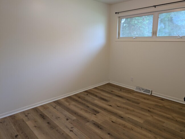 Building Photo - 311 Stewart Dr