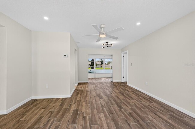 Building Photo - 430 Sunnyside Dr