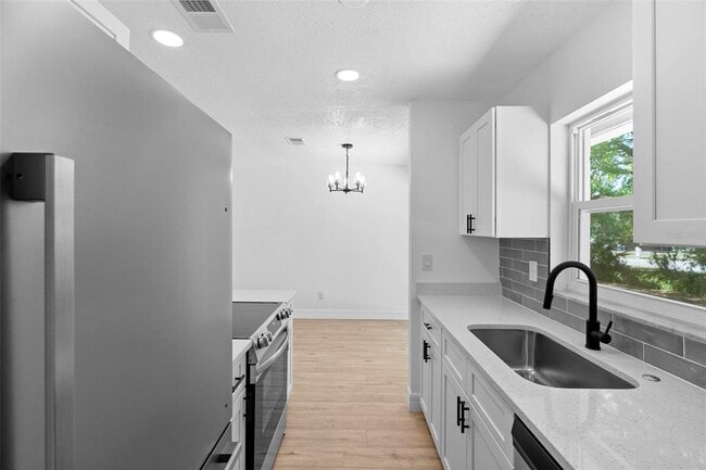 Building Photo - 2240 Conway Dr