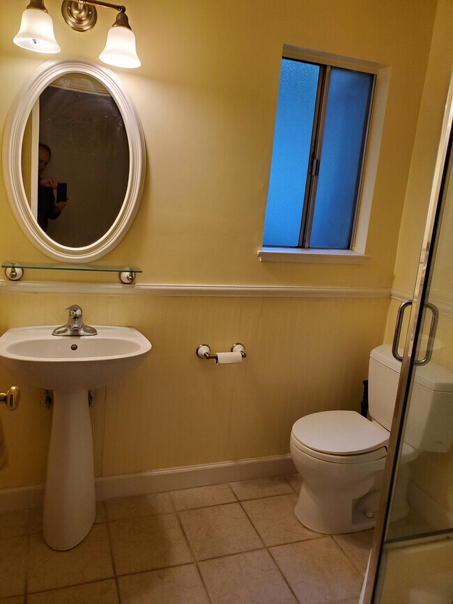 Full bath on upper level - 23500 Treeview Trl