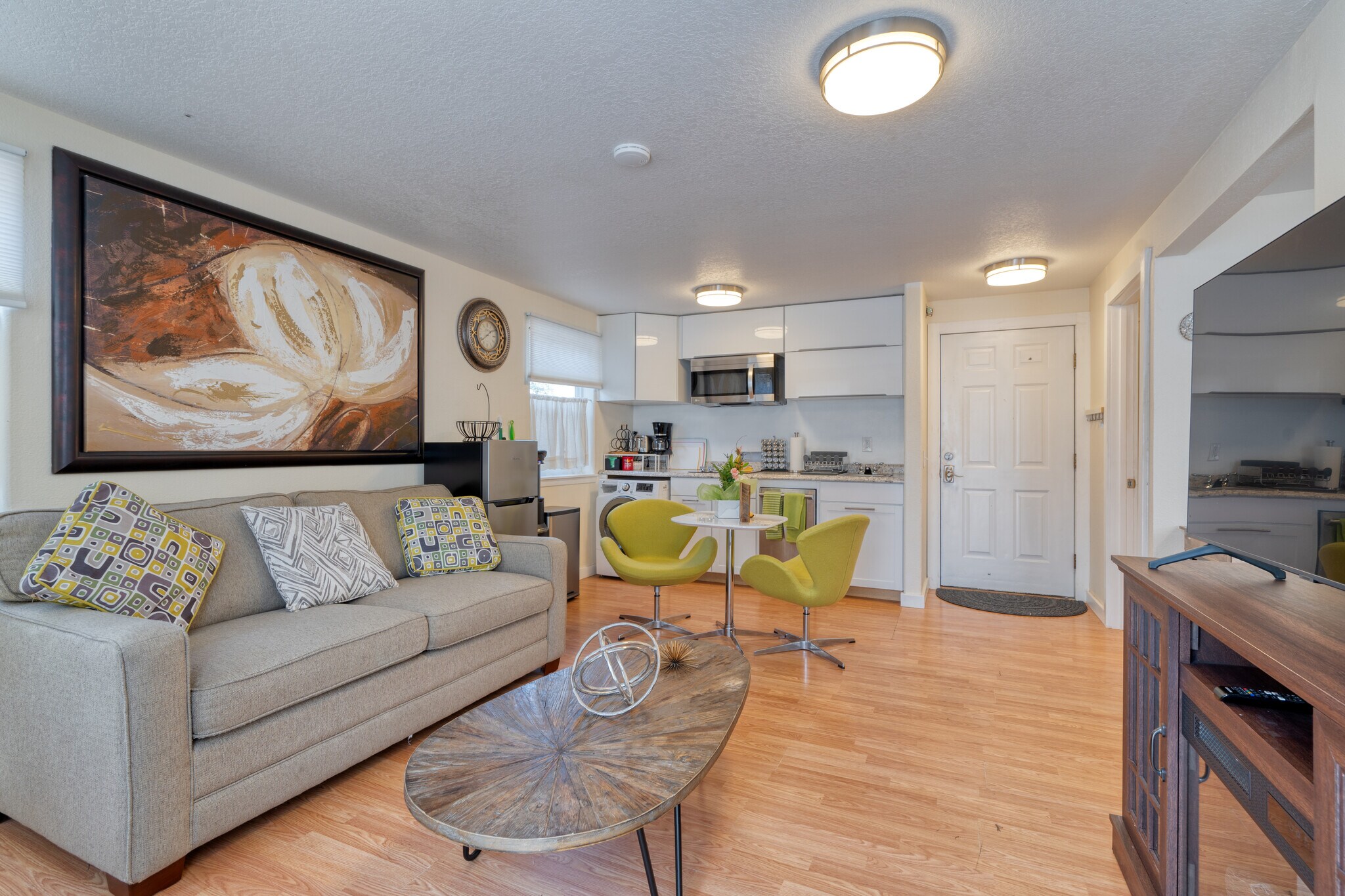 Building Photo - 1676 SE Marion St