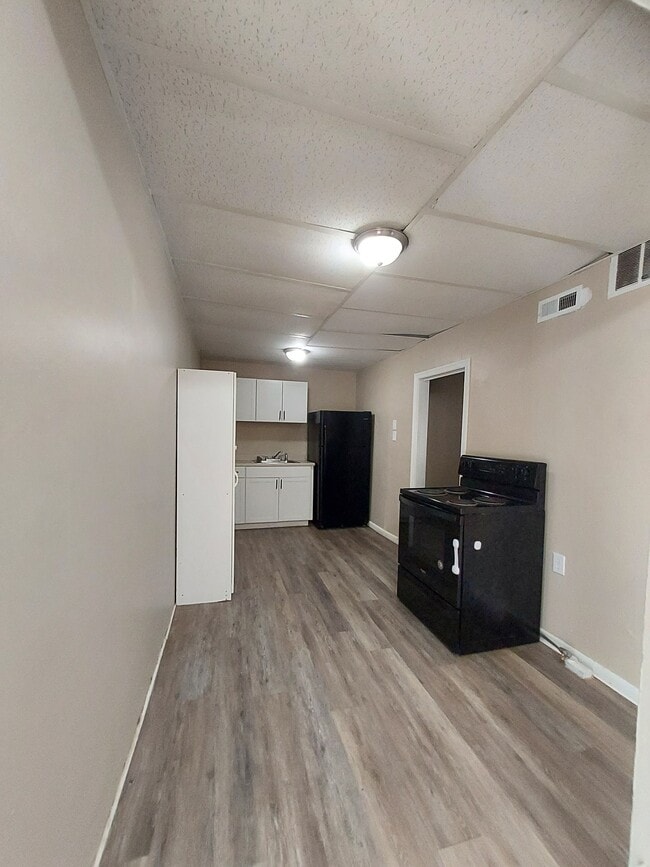 Primary Photo - 401 N Mulberry St
