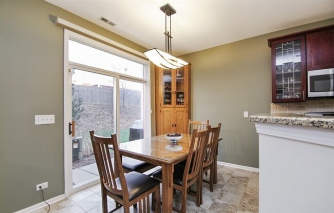 Building Photo - 967 Kensington Dr