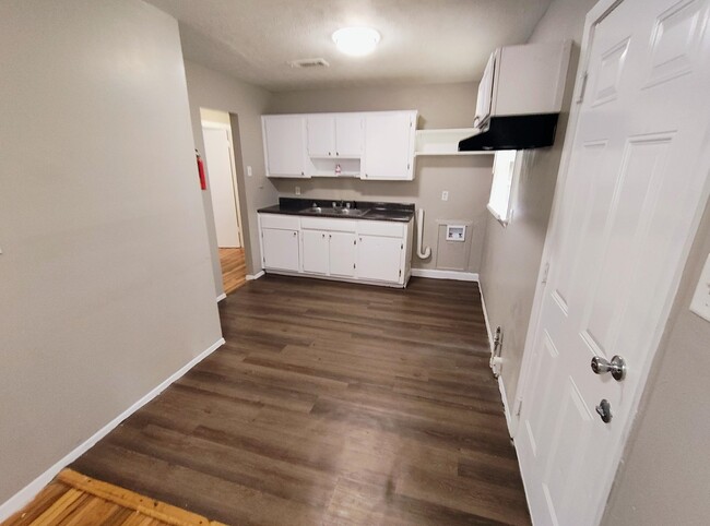 Building Photo - 3558 Debby Dr