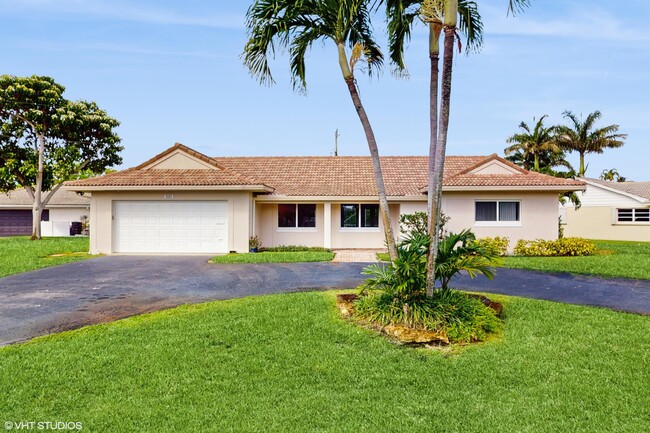 Building Photo - 221 Sudbury Dr