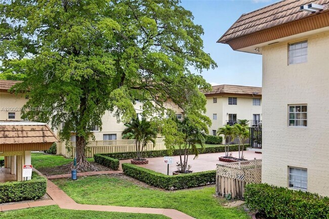 Building Photo - 8550 SW 109th Ave