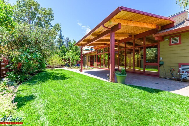 Building Photo - Stunning Home | Remodeled | Desirable Loca...