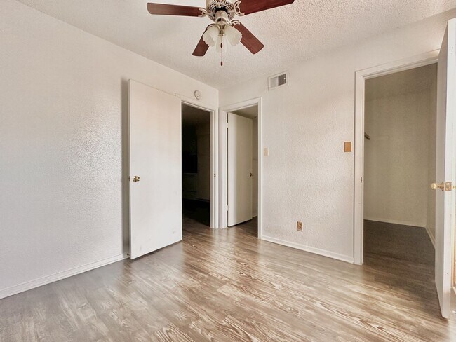 Building Photo - 2803 Hemphill Park